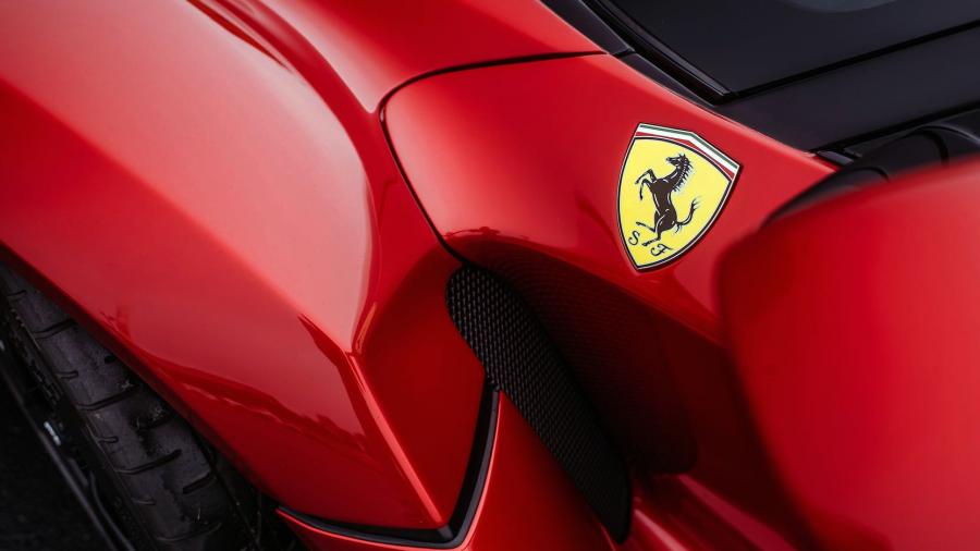 Детали экстерьера Ferrari LaFerrari Rosso Fuoco 2014 года  (фото 10 из 26)